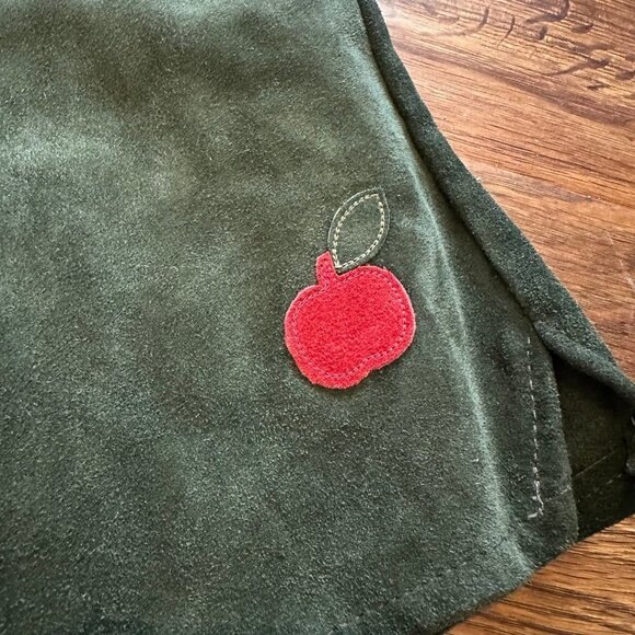 Green Lederhosen Shorts with Apple Design - Picture 2 of 8